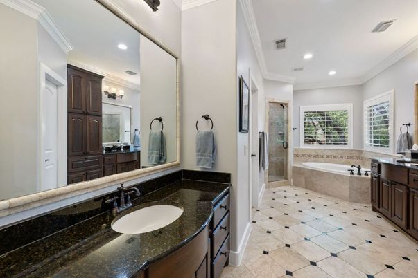 Bathroom, Dual Sink Vanities, Interior, Recessed Lighting