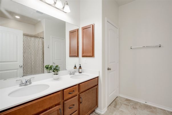Bathroom, Dual Sink Vanities, Interior, Recessed Lighting