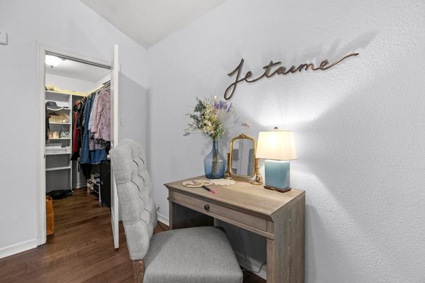 Interior, Walk-in Closets, Wood Texture Flooring