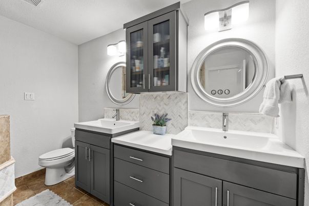 Bathroom, Dual Sink Vanities, Interior