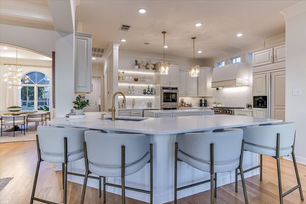 Chandelier, Dining room, Interior, Kitchen, Pendant Lights, Recessed Lighting, Stainless Steel Appliances, Wood Texture Flooring