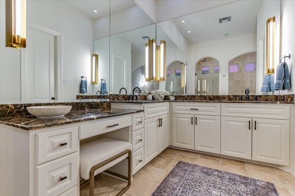 Bathroom, Dual Sink Vanities, Interior, Recessed Lighting