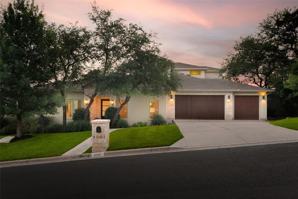 Attached, Exterior, Facade, Ranch