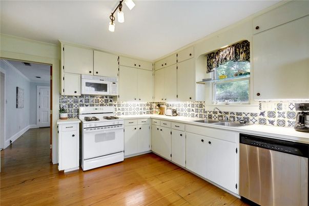 Interior, Kitchen, Stainless Steel Appliances, Wood Texture Flooring