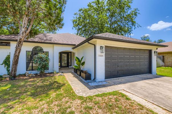 Attached, Exterior, Facade, Ranch