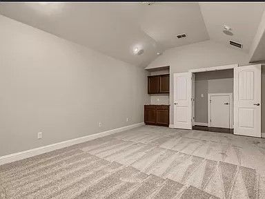 Empty room, Interior