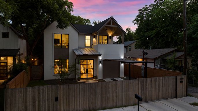 Exterior, Facade, Modern