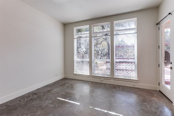 Empty room, Interior