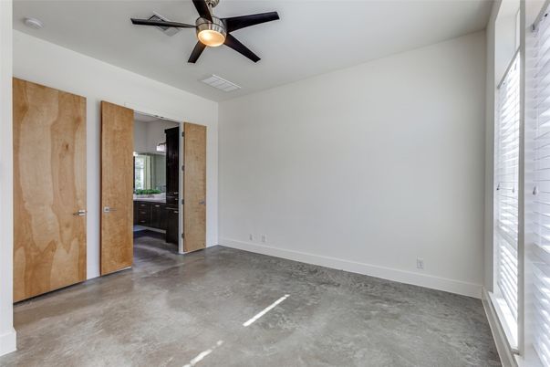 Empty room, Interior