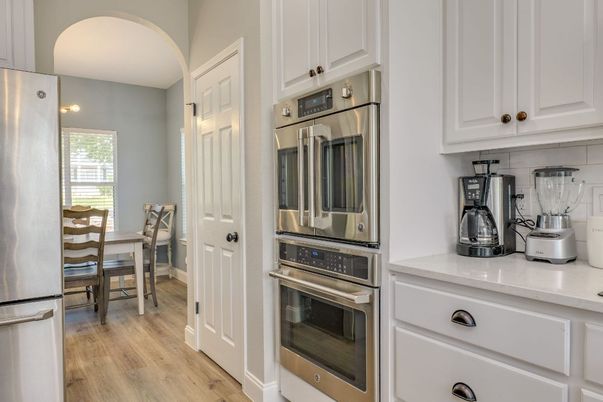 Dining room, Interior, Kitchen, Stainless Steel Appliances, Wood Texture Flooring