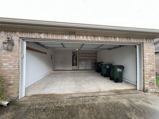 Exterior, Garage