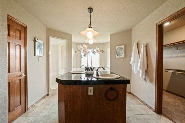Bathroom, Dual Sink Vanities, Interior, Pendant Lights