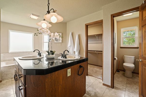 Bathroom, Dual Sink Vanities, Interior