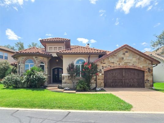 Attached, Exterior, Facade, Mediterranean