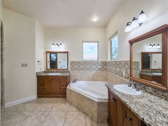 Bathroom, Dual Sink Vanities, Interior, Recessed Lighting