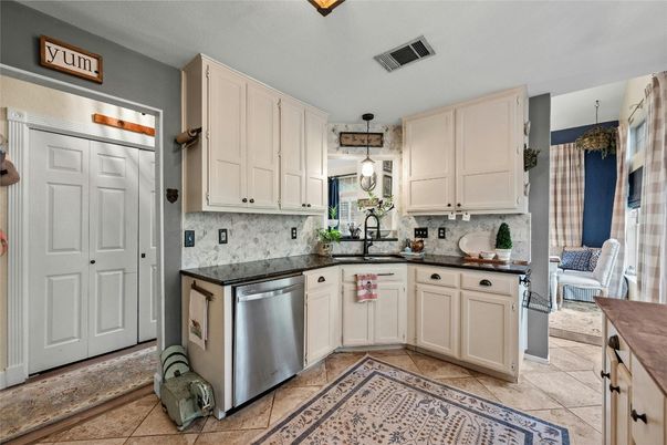 Interior, Kitchen, Pendant Lights, Stainless Steel Appliances