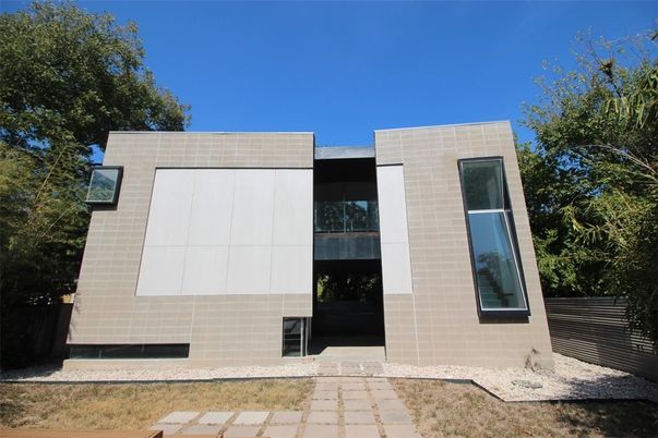 Exterior, Facade, Modern
