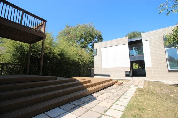 Backyard, Exterior, Facade, Modern