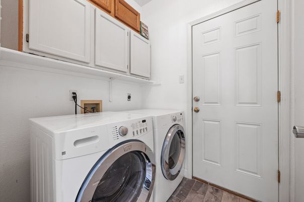 Interior, Washer, Wood Texture Flooring
