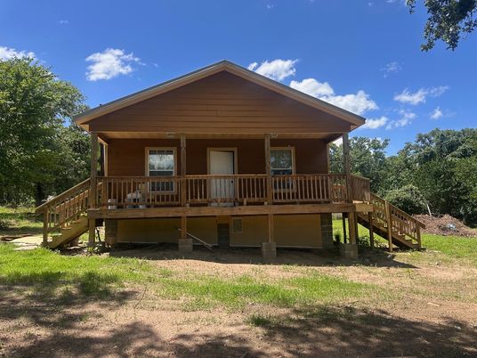 Exterior, Facade, Log Home