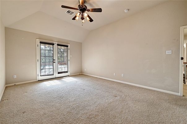 Empty room, Interior