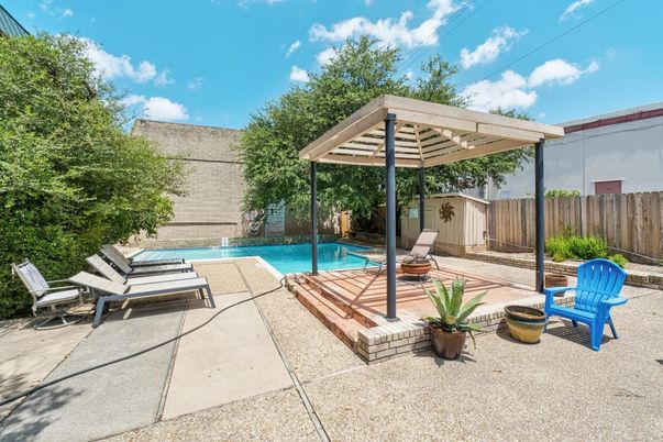 Exterior, Pool