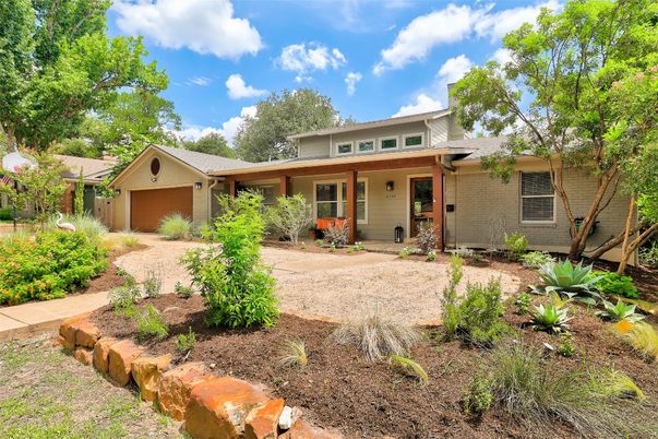 Attached, Backyard, Exterior, Facade, Brick Facade, Ranch
