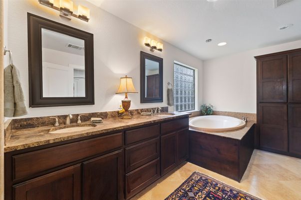 Bathroom, Dual Sink Vanities, Interior, Recessed Lighting