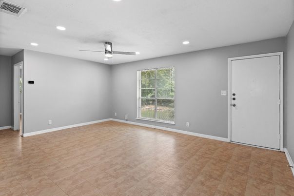 Empty room, Interior, Recessed Lighting