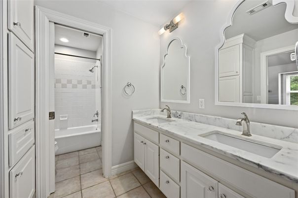 Bathroom, Dual Sink Vanities, Interior, Recessed Lighting