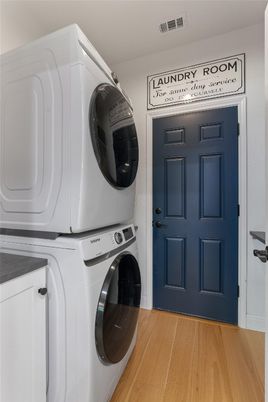 Interior, Washer, Wood Texture Flooring