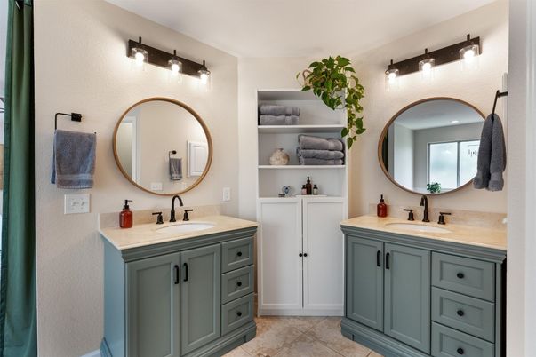 Bathroom, Dual Sink Vanities, Interior