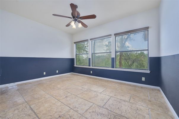 Empty room, Interior