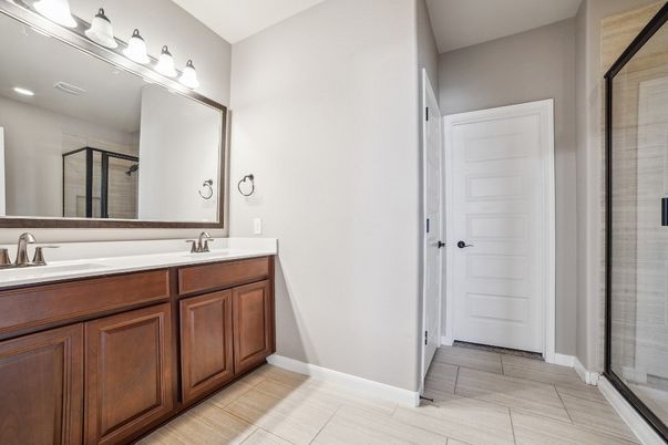 Bathroom, Dual Sink Vanities, Interior, Recessed Lighting