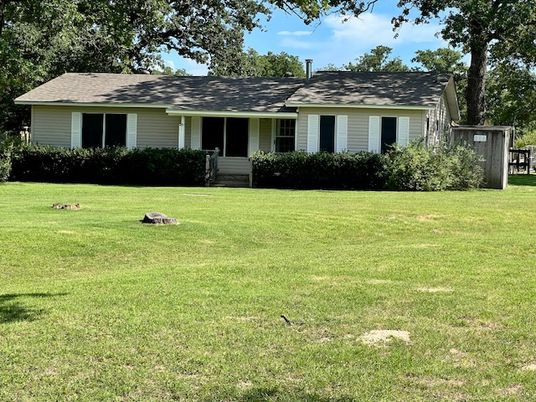 Backyard, Exterior, Facade, Ranch