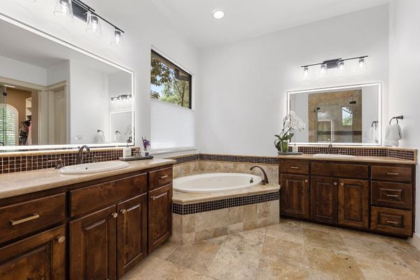 Bathroom, Dual Sink Vanities, Interior, Recessed Lighting