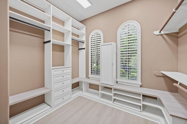 Interior, Walk-in Closets, Wood Texture Flooring