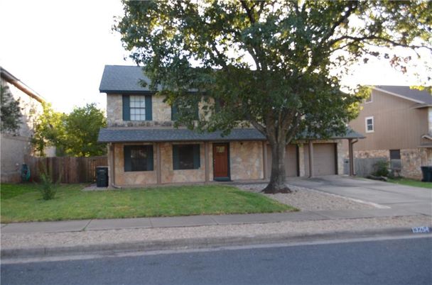 Attached, Exterior, Facade, Split Level