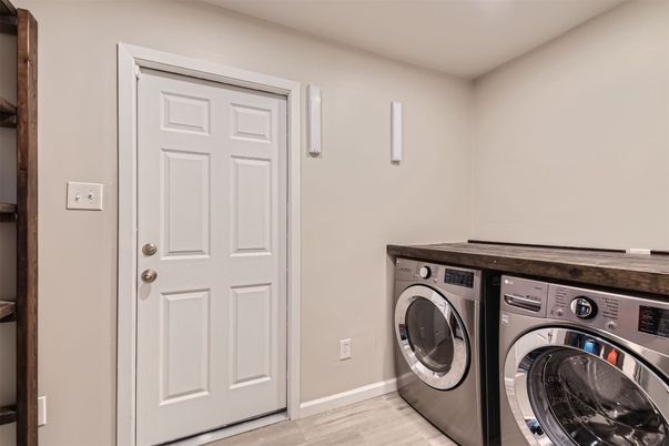 Interior, Washer, Wood Texture Flooring