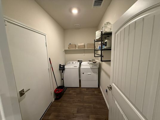 Interior, Recessed Lighting, Washer, Wood Texture Flooring