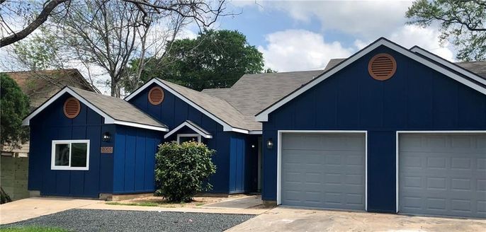 Attached, Exterior, Facade, Ranch
