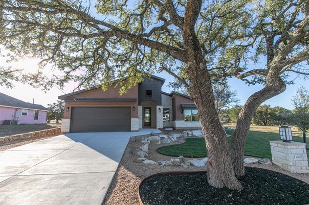 Attached, Exterior, Facade, Modern