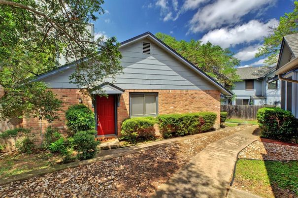 Exterior, Facade, Brick Facade, American Craftsman