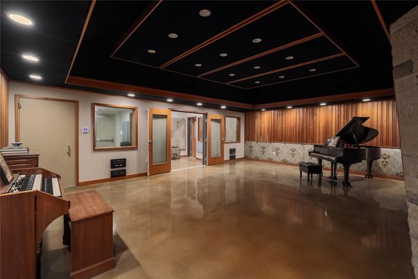 Interior, Piano, Recessed Lighting