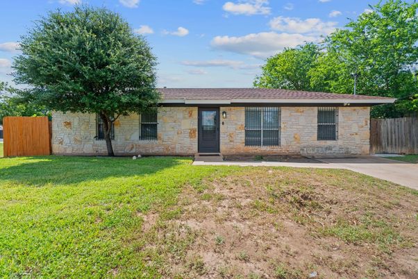 Backyard, Exterior, Facade, Ranch