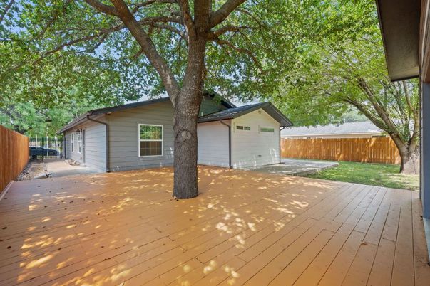 Detached Garage, Exterior