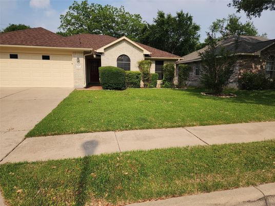 Attached, Backyard, Exterior, Facade, Brick Facade, Ranch