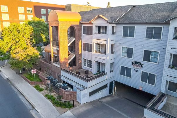 Exterior, Facade, Rowhouse
