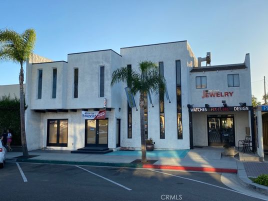 Exterior, Facade, Modern