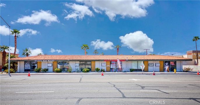 Exterior, Facade, Ranch
